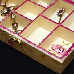 Jak zrobić decoupage na meblach - proste kroki do pięknych efektów