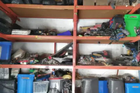 Z czego zrobić regał do garażu? Odkryj najlepsze materiały i porady