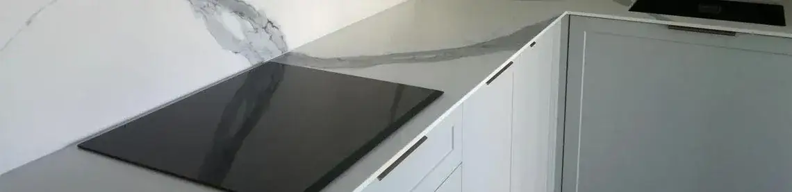 Zdjęcie Ile kosztuje blat ze spieku kwarcowego? Poznaj ceny i czynniki wpływające na koszt